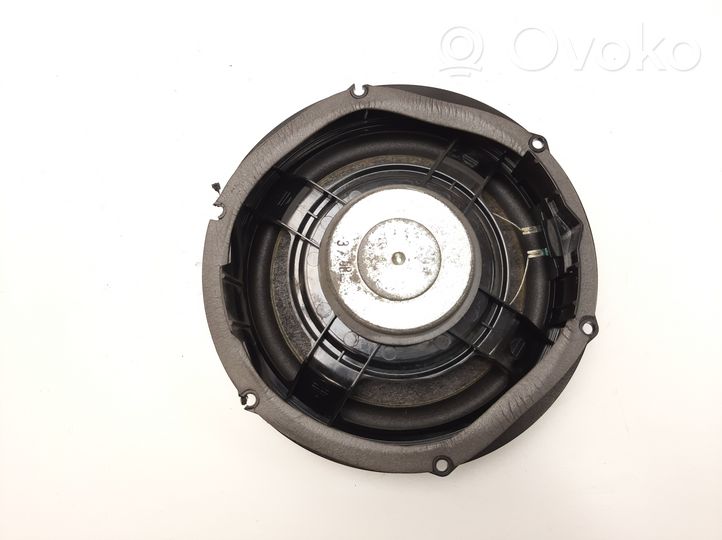 Volkswagen Touareg I Rear door speaker 