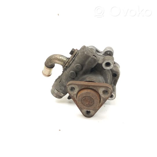 Volkswagen PASSAT B5 Ohjaustehostimen pumppu 8D0145156L