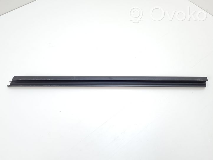 BMW 2 F46 Rivestimento modanatura del vetro della portiera posteriore 7316788