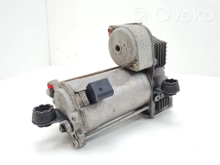 Volvo S90, V90 Ilmajousituksen kompressoripumppu 31441864