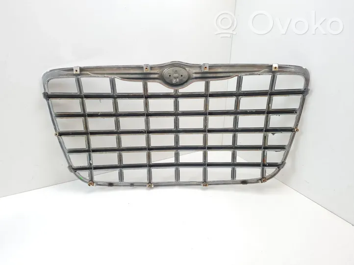 Chrysler 300 - 300C Maskownica / Grill / Atrapa górna chłodnicy 04805927AA