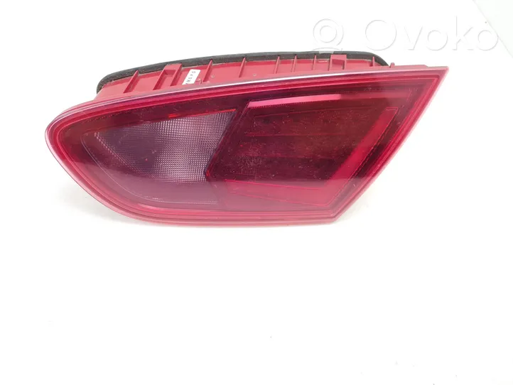 Seat Leon (1P) Lampy tylnej klapy bagażnika 1P0945094M