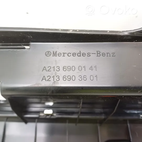 Mercedes-Benz E W213 Protection de seuil de coffre A2136900141