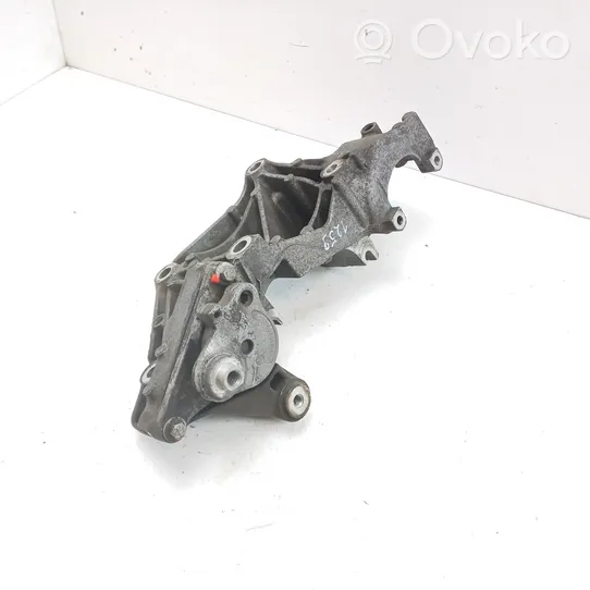 Nissan NV400 Halterung Lichtmaschine 117103703R