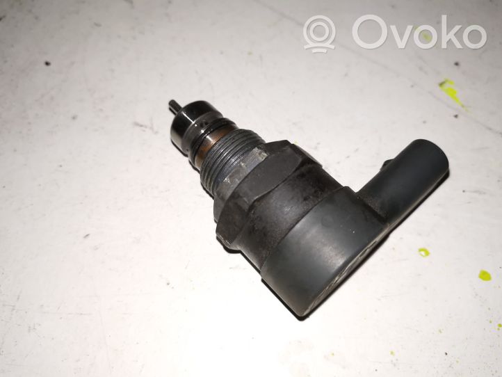 Audi A6 S6 C6 4F Kraftstoffdruckregler 057130764B