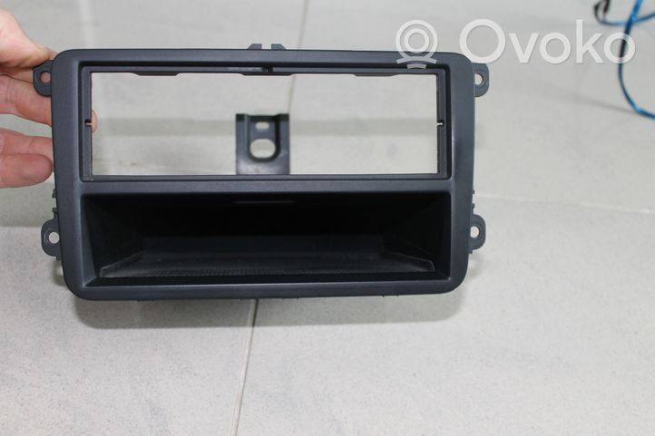 Volkswagen Touran I Unité principale radio / CD / DVD / GPS 1K0857058A