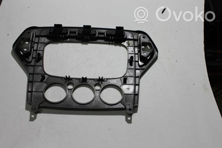 Ford Mondeo MK IV Radijos/ navigacijos apdaila 7S7118522CDW