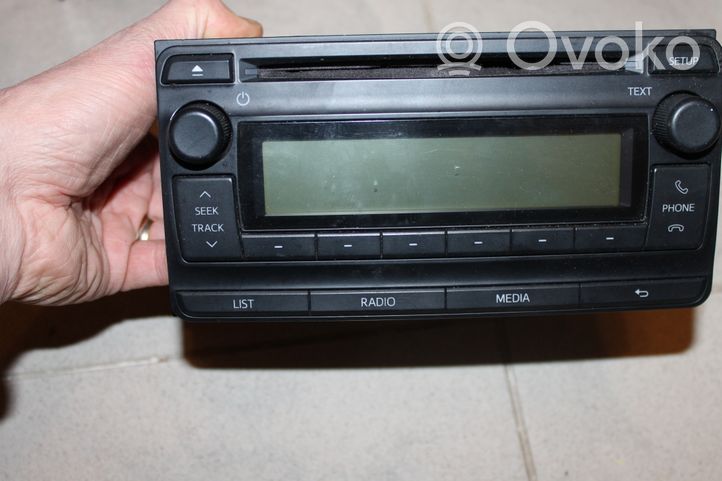 Toyota Corolla Verso AR10 Unité principale radio / CD / DVD / GPS 8612005240