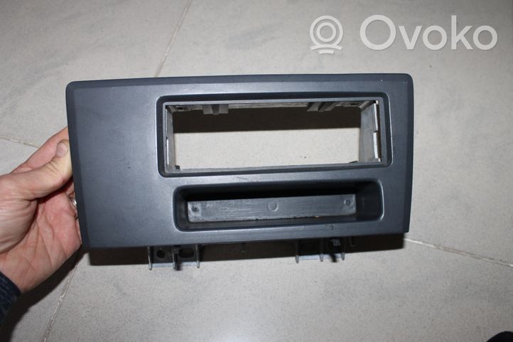 Volvo V70 Radio/GPS head unit trim HU603