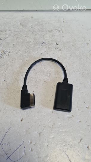 Audi A4 S4 B8 8K Connettore plug in AUX 01D192