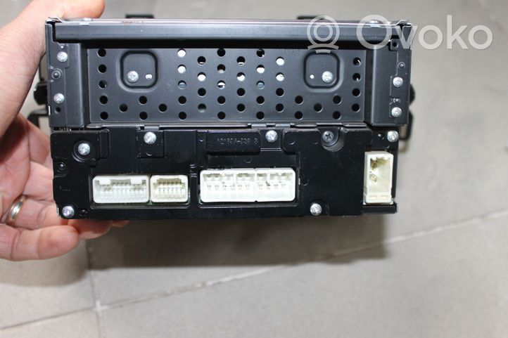 Toyota Prius (XW30) Panel / Radioodtwarzacz CD/DVD/GPS 8612047301