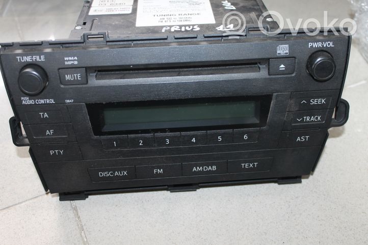 Toyota Prius (XW30) Panel / Radioodtwarzacz CD/DVD/GPS 8612047301