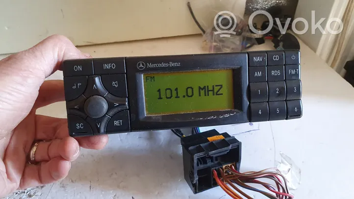 Mercedes-Benz E W210 Radio / CD/DVD atskaņotājs / navigācija A0028205489