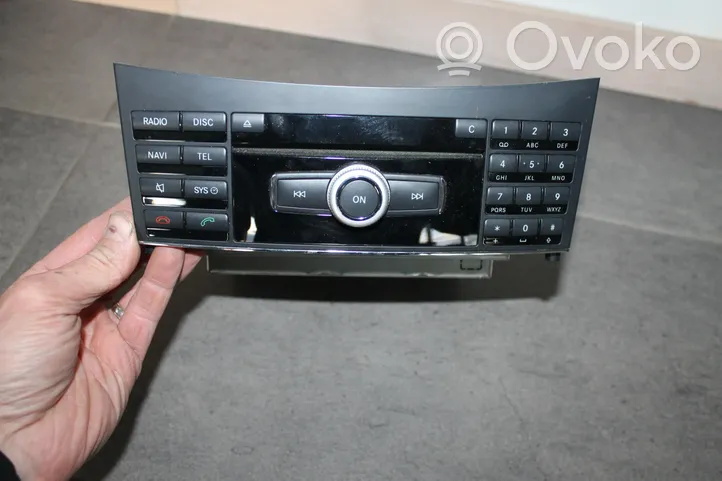 Mercedes-Benz E W212 Unité principale radio / CD / DVD / GPS A2129062701