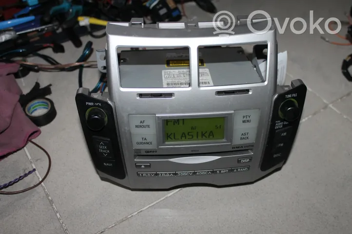 Toyota Yaris Panel / Radioodtwarzacz CD/DVD/GPS 861200D210