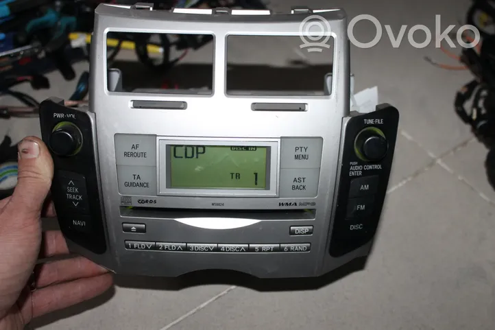 Toyota Yaris Unidad delantera de radio/CD/DVD/GPS 861200D210