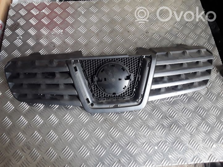 Nissan Qashqai Etupuskurin ylempi jäähdytinsäleikkö 62310JD00B