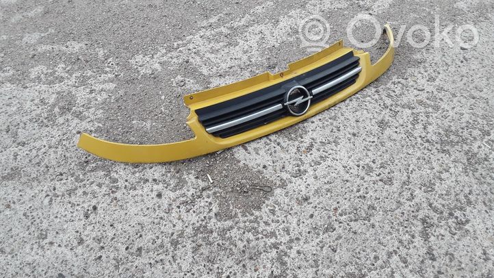 Opel Vivaro Etupuskurin ylempi jäähdytinsäleikkö 8200044873