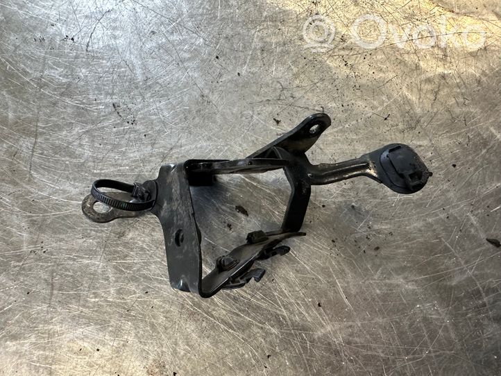 Nissan X-Trail T32 Supporto della valvola di raffreddamento EGR A626141014