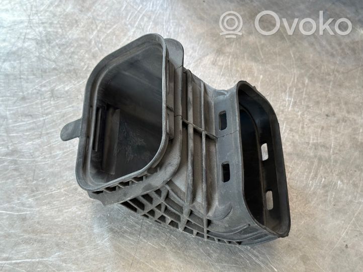 BMW 3 F30 F35 F31 Część rury dolotu powietrza 13717613156