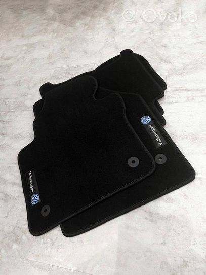 Volkswagen Jetta V Car floor mat set 