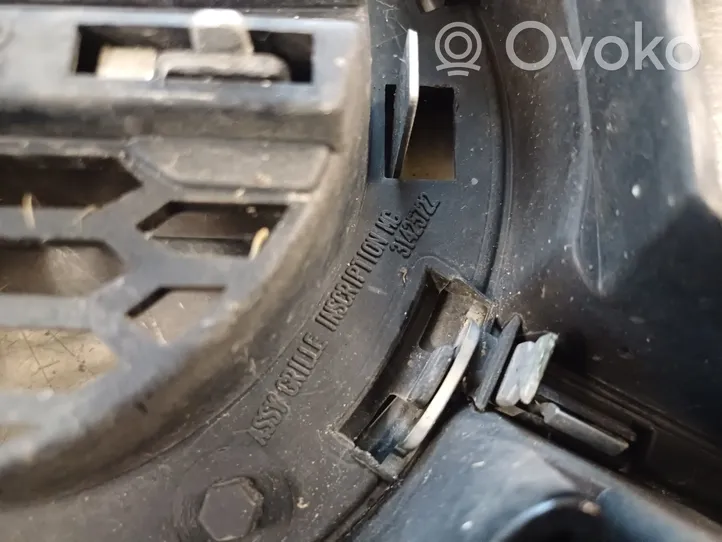 Volvo S90, V90 Griglia superiore del radiatore paraurti anteriore 31425407