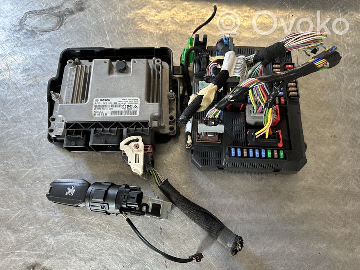 Peugeot 208 Kit calculateur ECU et verrouillage 9807532080