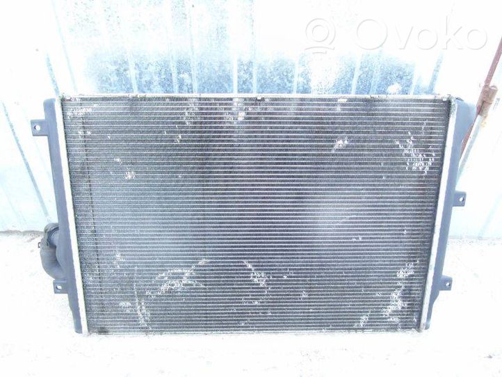 Volkswagen PASSAT B7 Coolant radiator 3AA121253