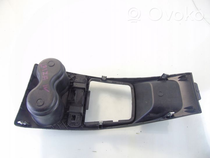 Seat Ibiza IV (6J,6P) Vaihteenvalitsimen kehys verhoilu muovia 6J0858331