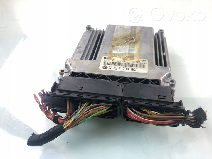 BMW 3 E46 Sterownik / Moduł ECU 0281011122