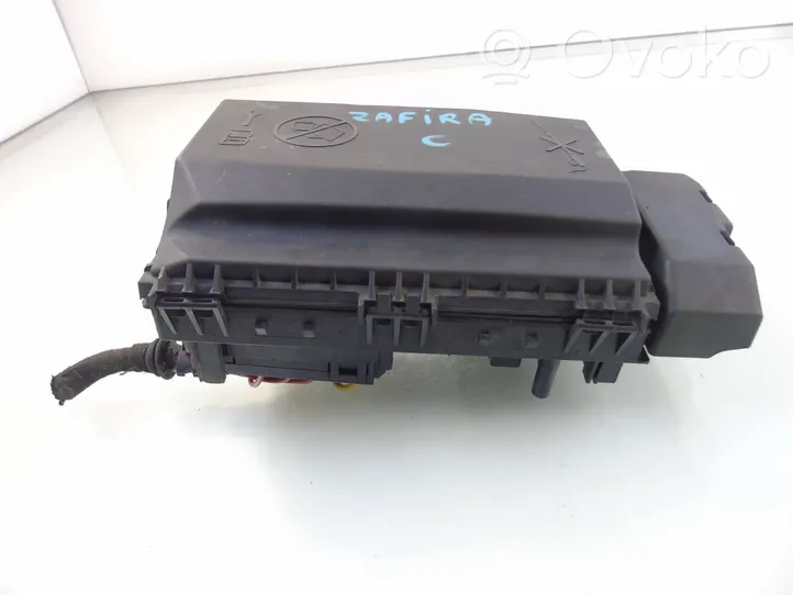 Opel Zafira C Fuse module 13368645