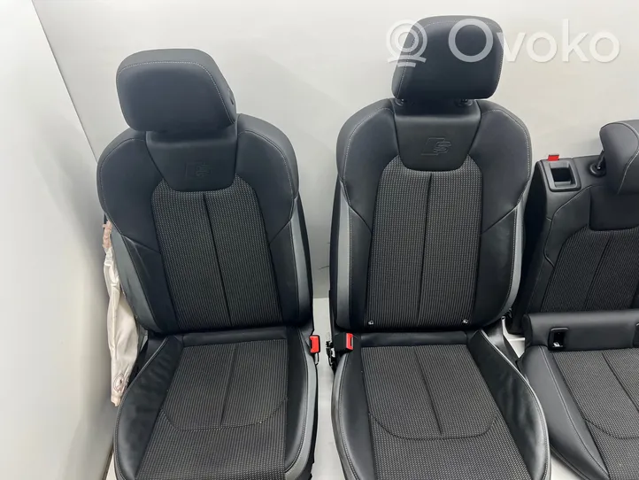 Audi A1 Sitze und Türverkleidungen komplett 