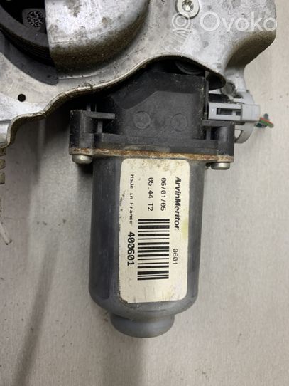 Nissan Almera N16 Meccanismo di sollevamento del finestrino anteriore senza motorino 400601