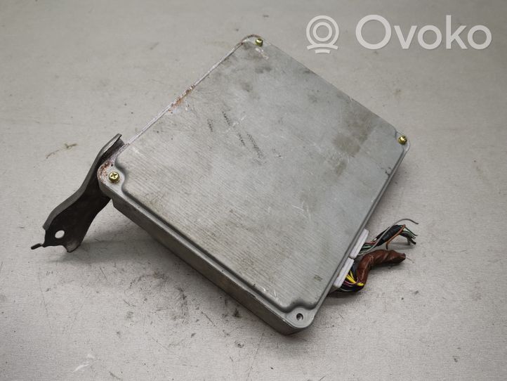 Toyota Avensis T250 Sterownik / Moduł ECU 8966105690