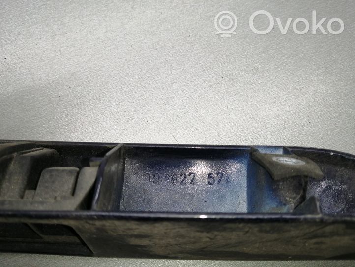Audi A4 S4 B5 8D Listwa oświetlenie tylnej tablicy rejestracyjnej 8D9827574
