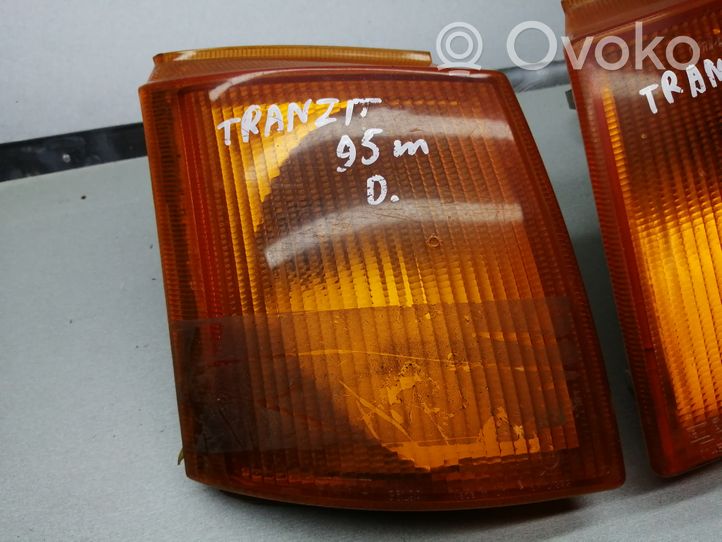 Ford Transit Indicatore di direzione anteriore 92VB13368AB