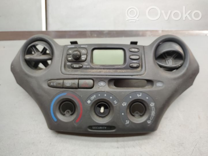 Toyota Yaris Radio/CD/DVD/GPS-pääyksikkö 8611052021B0