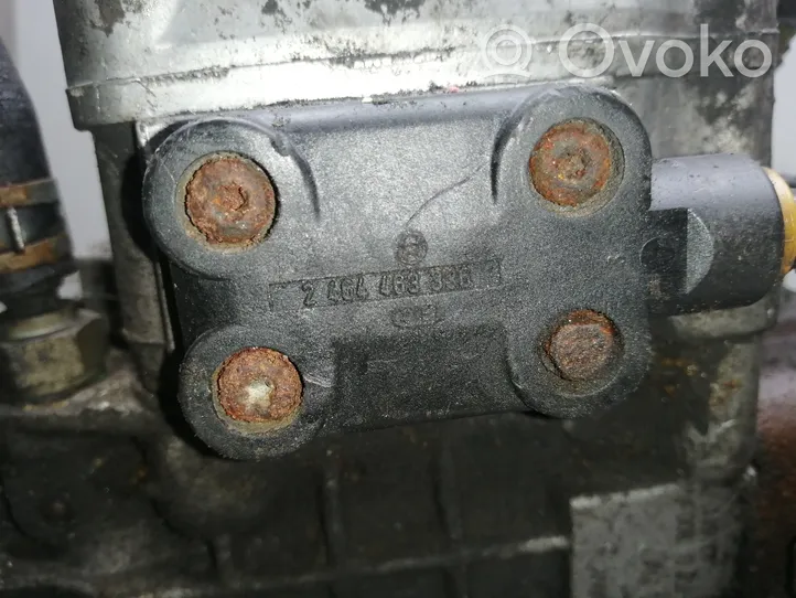 Volkswagen Golf IV Polttoaineen ruiskutuksen suurpainepumppu 038130107D