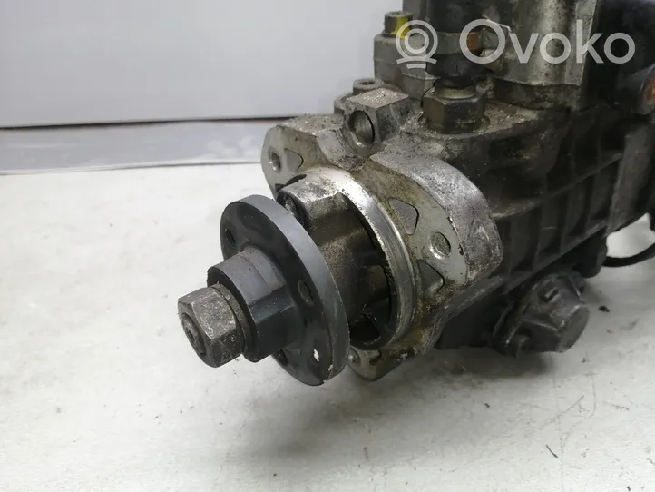 Volkswagen Golf IV Pompe d'injection de carburant à haute pression 038130107D