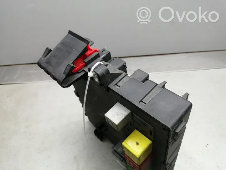 Opel Vectra C Module de fusibles 13205774