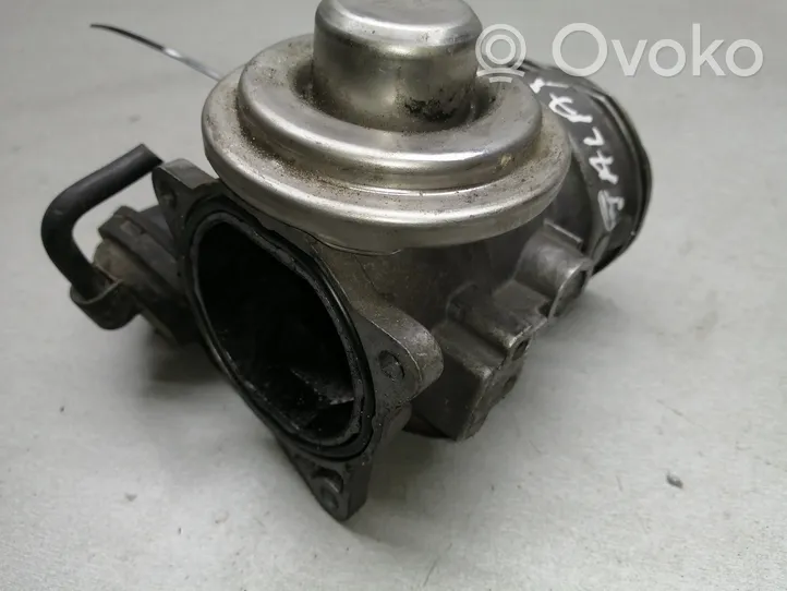 Volkswagen PASSAT B5.5 Soupape vanne EGR 038129637L