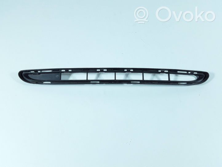 Renault Clio III Grille inférieure de pare-chocs avant 622565519R