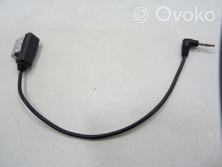 Volkswagen Touareg II Câble adaptateur AUX 7P6035443