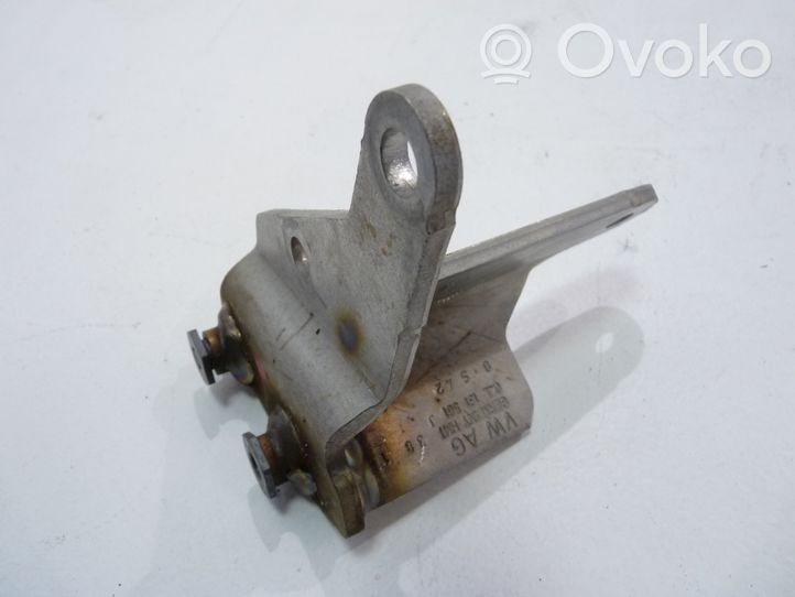 Seat Leon (5F) ABS-pumpun kiinnike 04L131561J