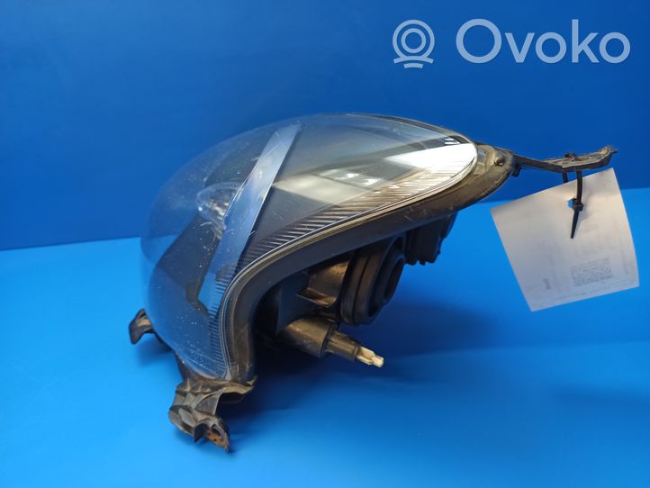 Toyota Aygo AB10 Lampa przednia 811500H020