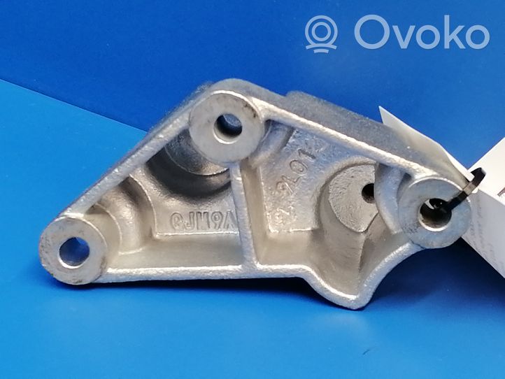 Land Rover Evoque II Staffa del cuscinetto di supporto dell’albero di trasmissione K8D25K291AB