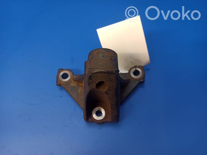 Opel Vivaro Moottorin kiinnikekorvake (käytetyt) 8200404216