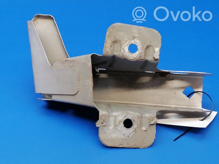 Opel Vivaro Fender mounting bracket 93856373