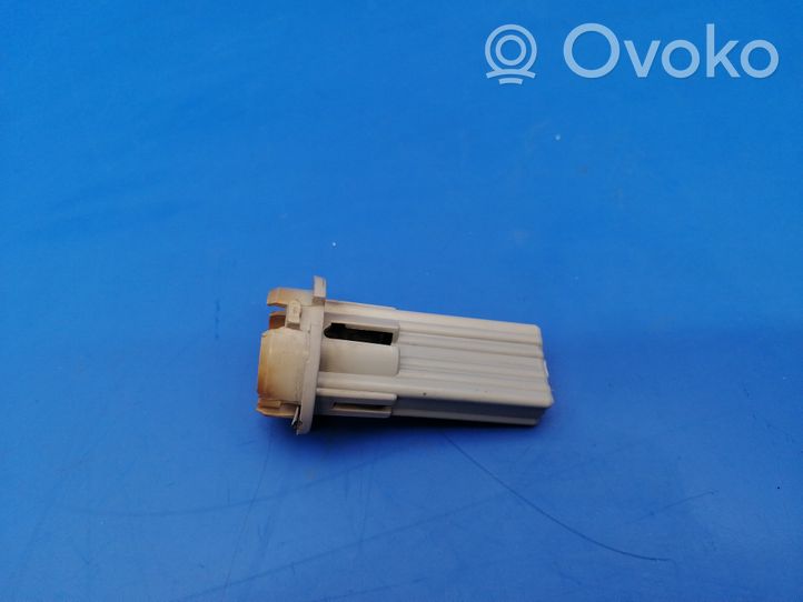 BMW 7 E38 Porte ampoule de feu arrière 13873644