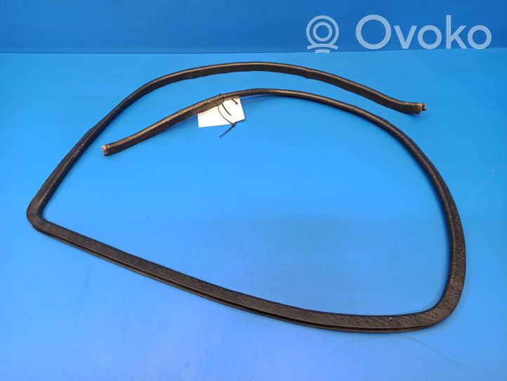 Volvo 240 Rear door rubber seal (on body) 